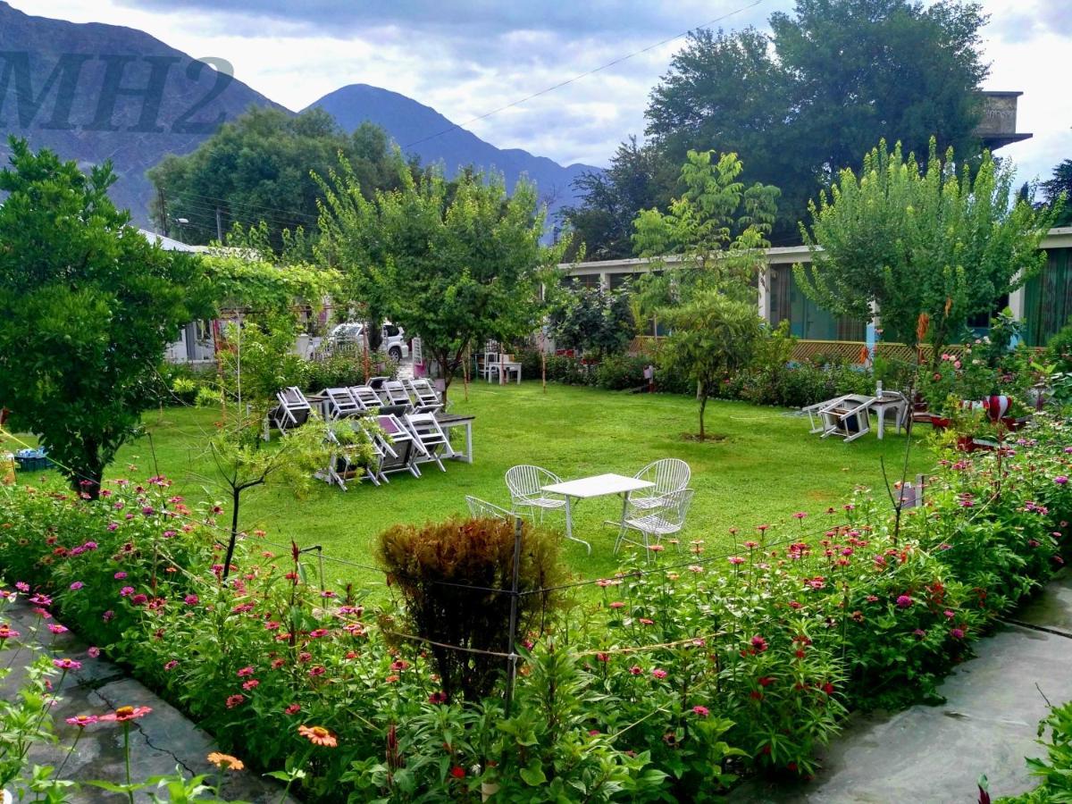 Madina Hotel 2 Gilgit Exterior photo