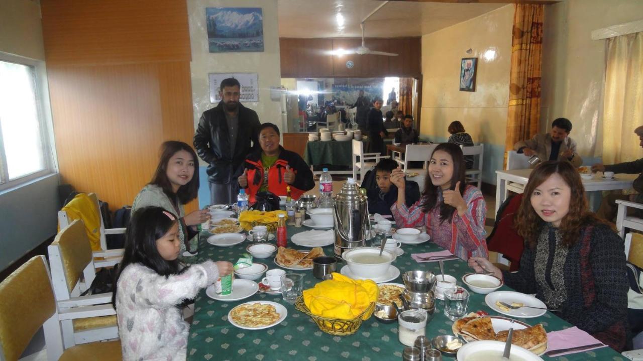 Madina Hotel 2 Gilgit Exterior photo